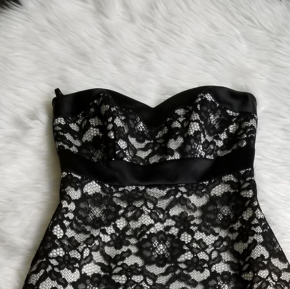 White House Black Market size 2
